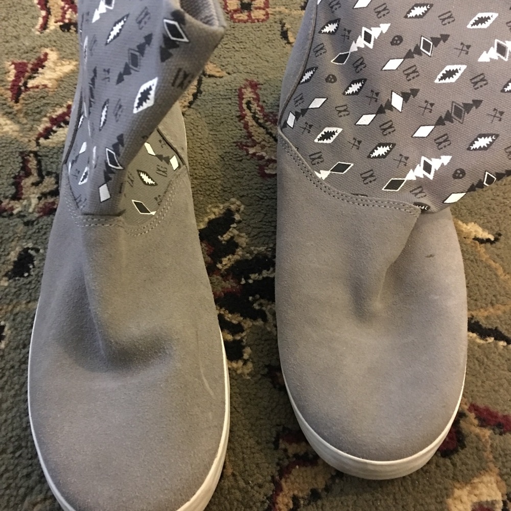 Boots - Picture 3 of 3